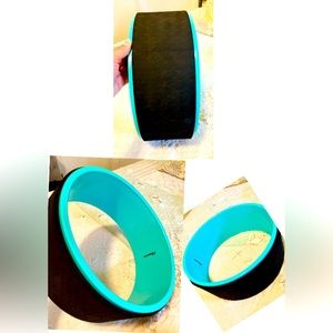 *sold*Reehut yoga wheel. Great for back pain and back stretches